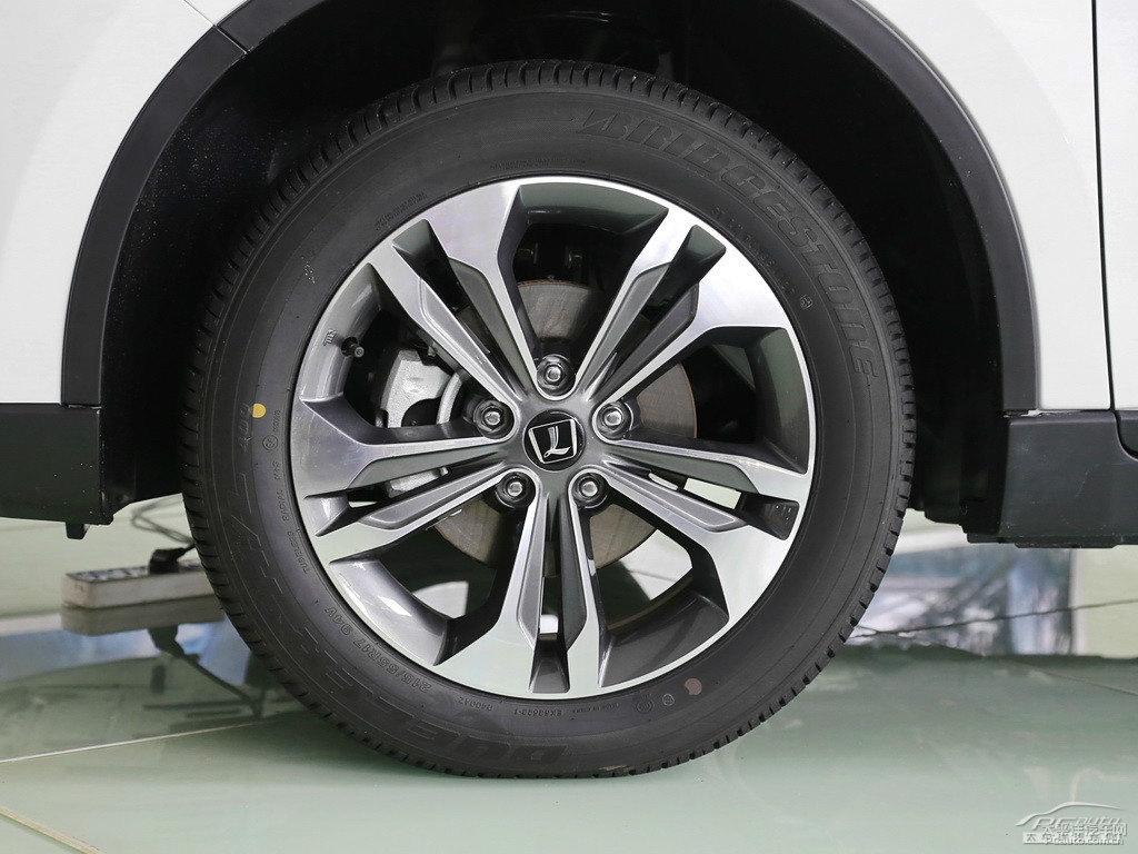 ɰ׼{ǽ݃(yu)6 SUV܇^DƬ