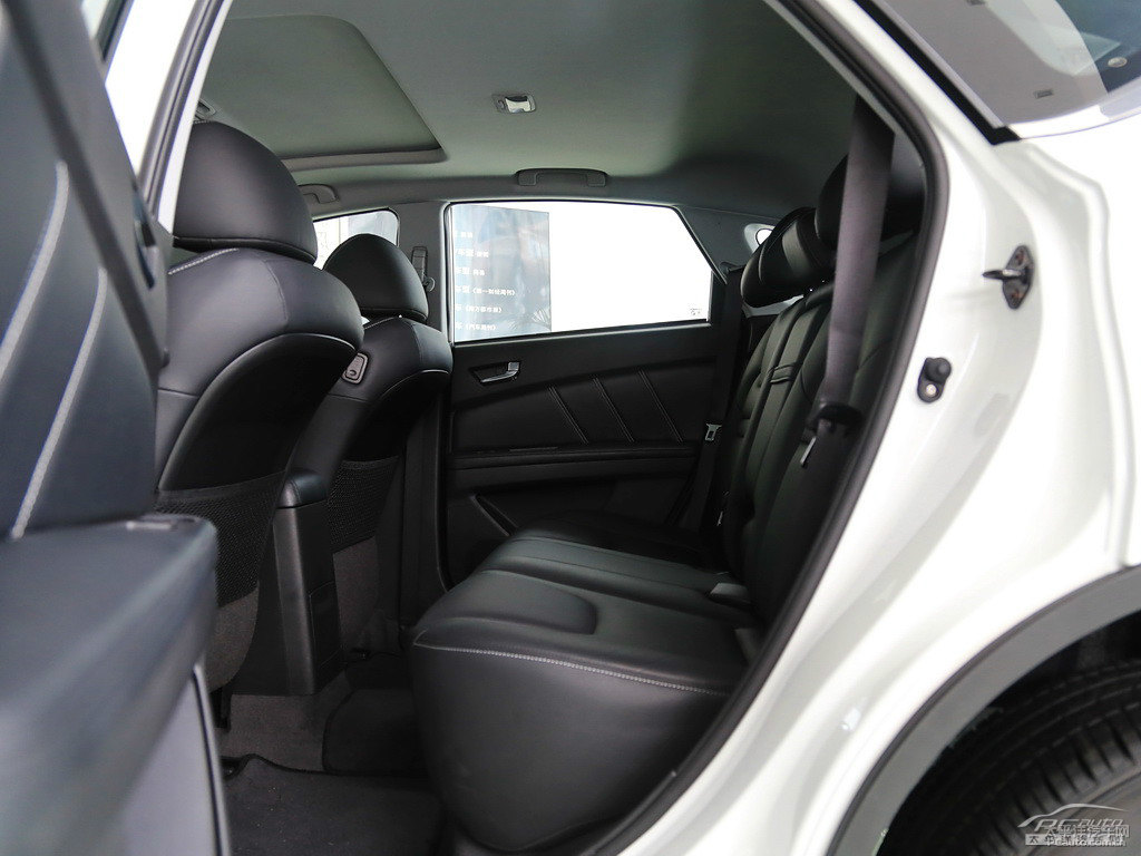 ɰ׼{ǽ݃(yu)6 SUV{˿ggDƬ