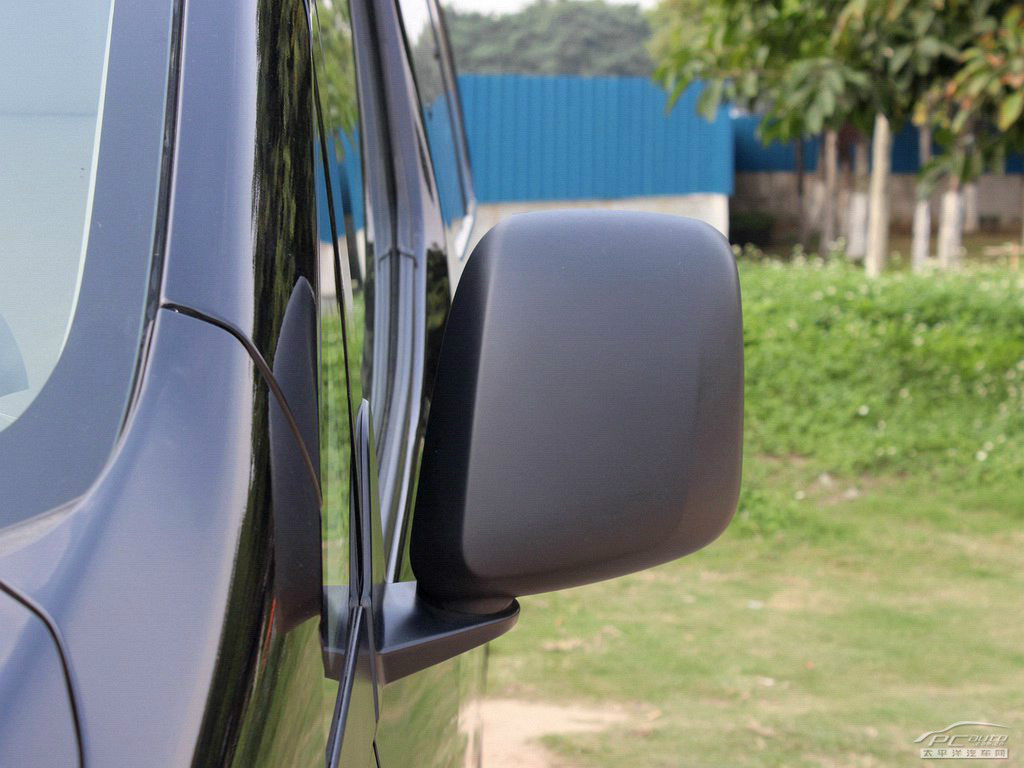 日產(chǎn)NV200外觀高清大圖