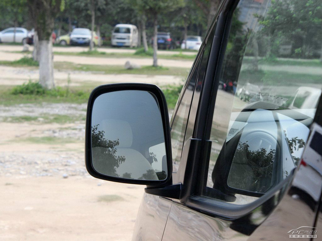 日產(chǎn)NV200外觀高清大圖