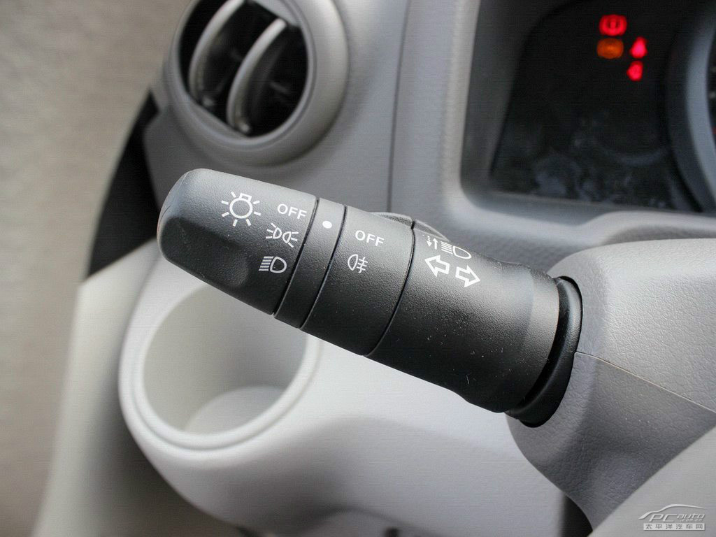 日產(chǎn)NV200內(nèi)飾高清大圖