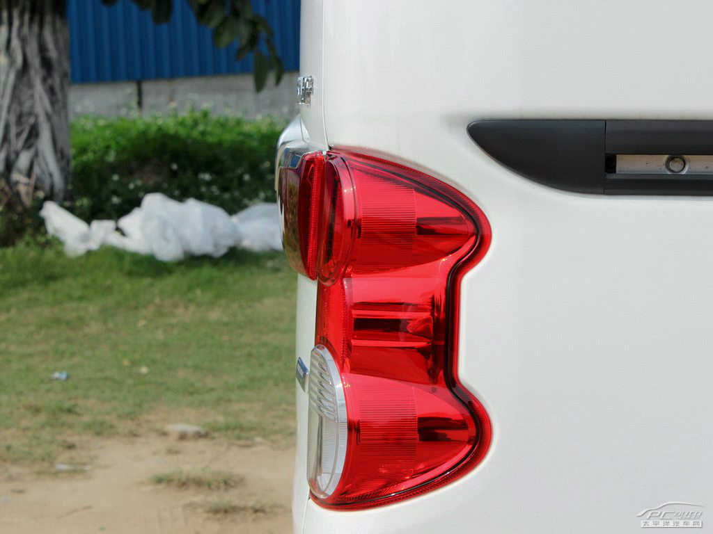 日產(chǎn)NV200外觀高清大圖