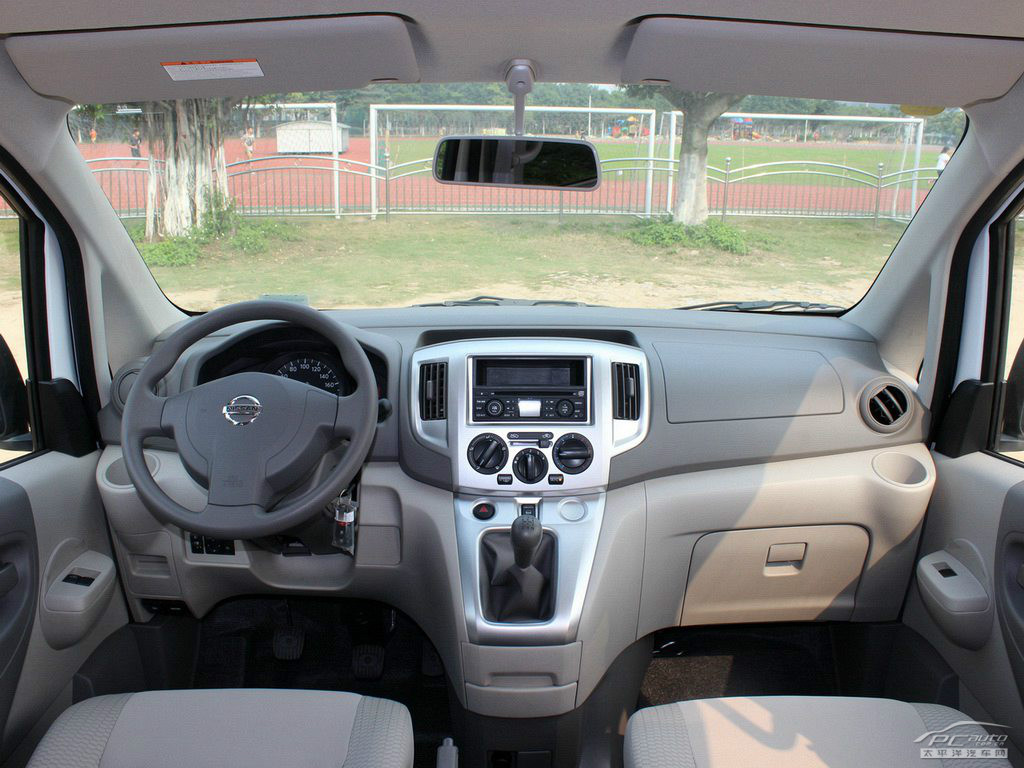日產(chǎn)NV200內(nèi)飾高清大圖