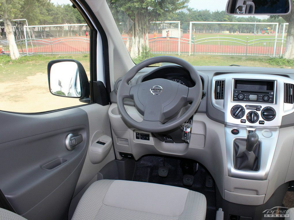 日產(chǎn)NV200內(nèi)飾高清大圖