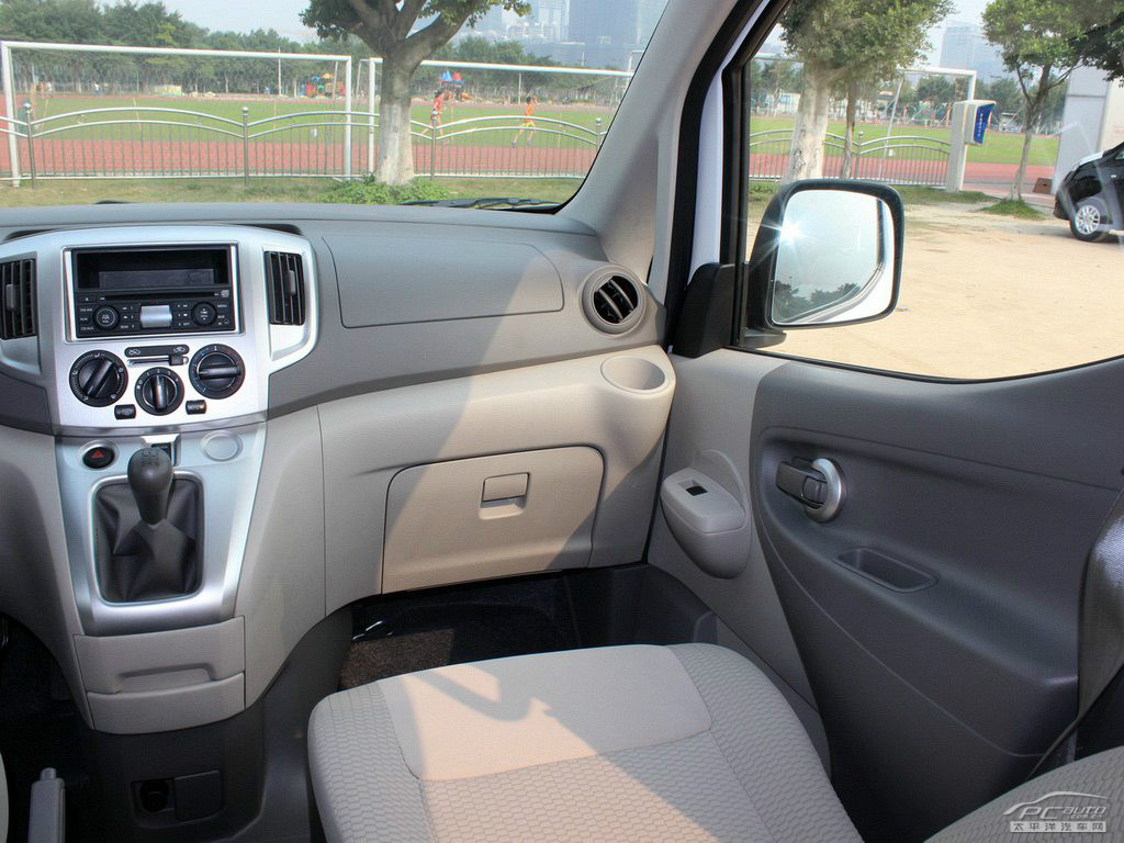 日產(chǎn)NV200內(nèi)飾高清大圖