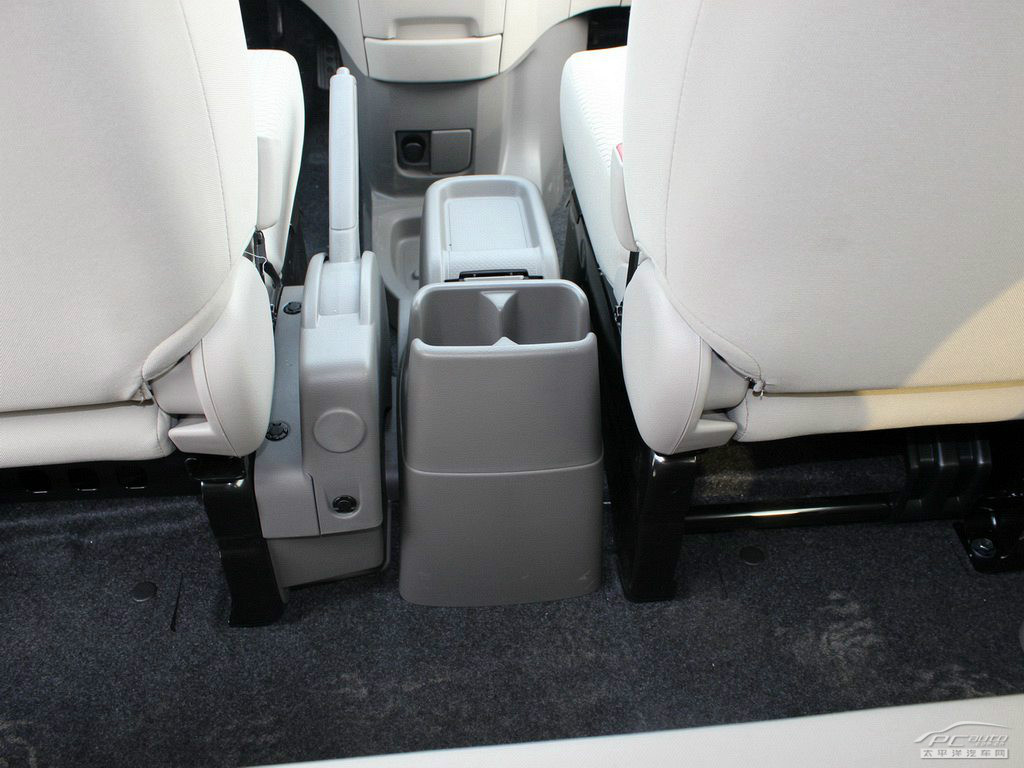 日產(chǎn)NV200內(nèi)飾高清大圖