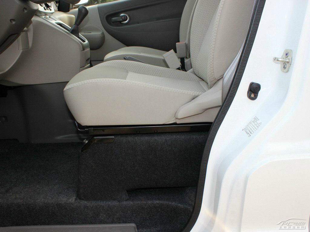 日產(chǎn)NV200內(nèi)飾高清大圖