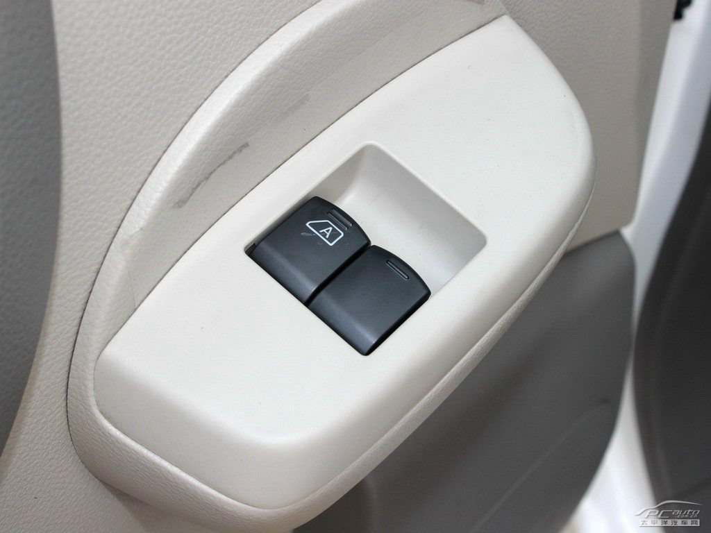 日產(chǎn)NV200內(nèi)飾高清大圖