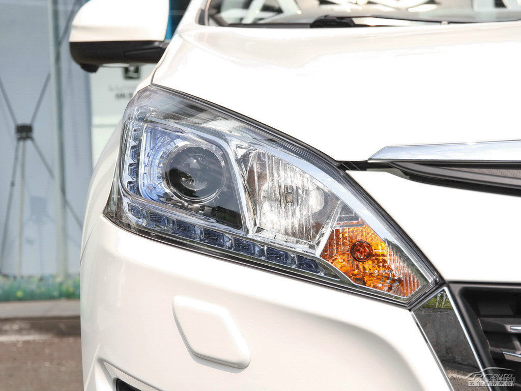 ɰ׼{ǽ݃(yu)6 SUV܇^^DƬ