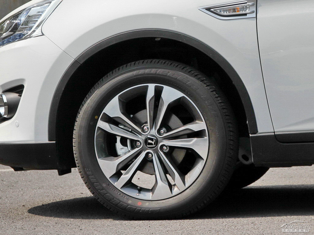 ɰ׼{ǽ݃(yu)6 SUV܇^DƬ