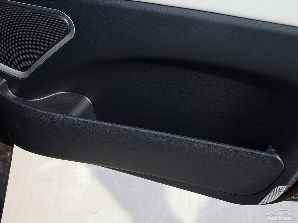 納智捷大7 SUV空間高清大圖