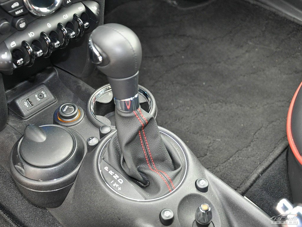 MINI JCW COUPE內(nèi)飾高清大圖