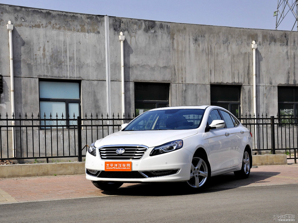 北極白奔騰B70整車外觀外觀圖片