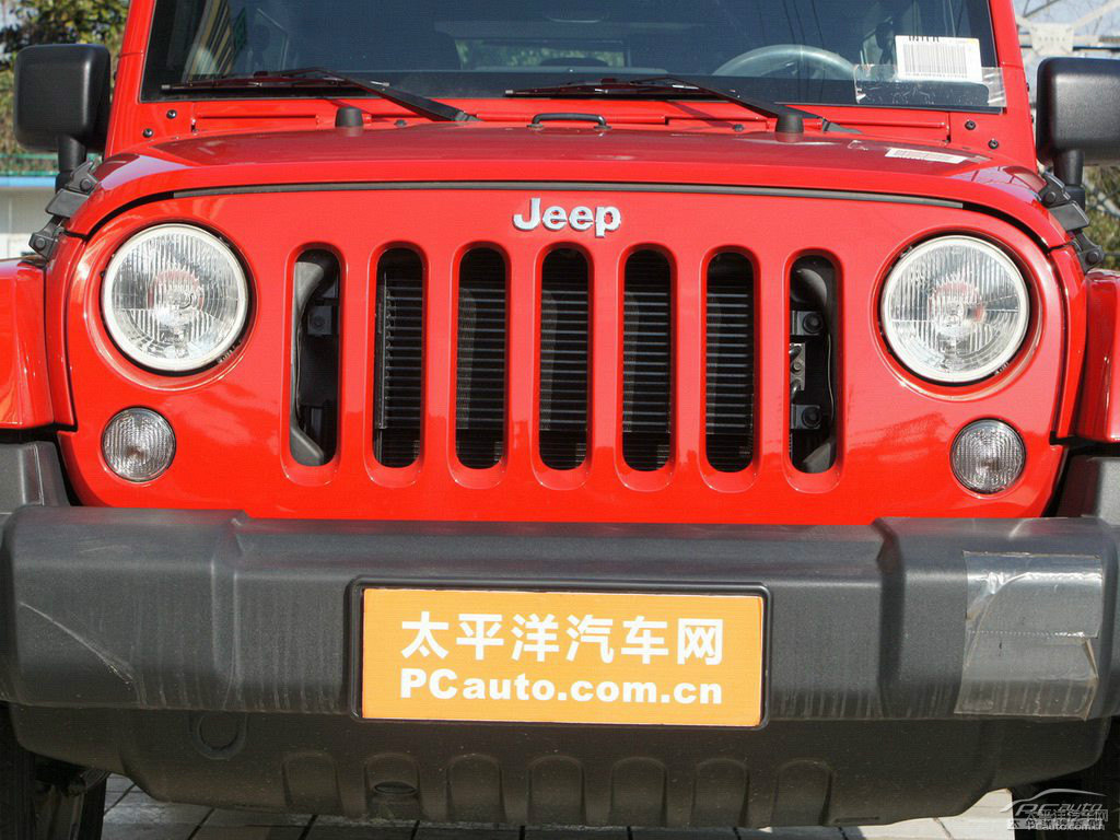 烈焰紅牧馬人車頭外觀圖片