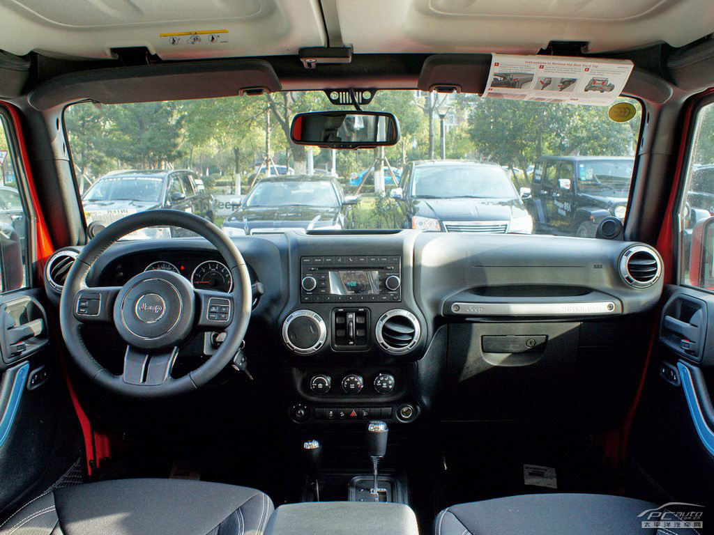 牧馬人內(nèi)飾高清大圖