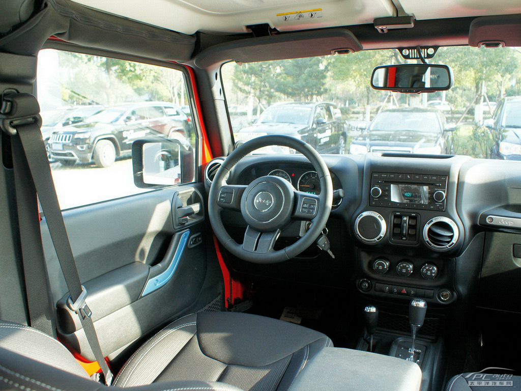 牧馬人內(nèi)飾高清大圖