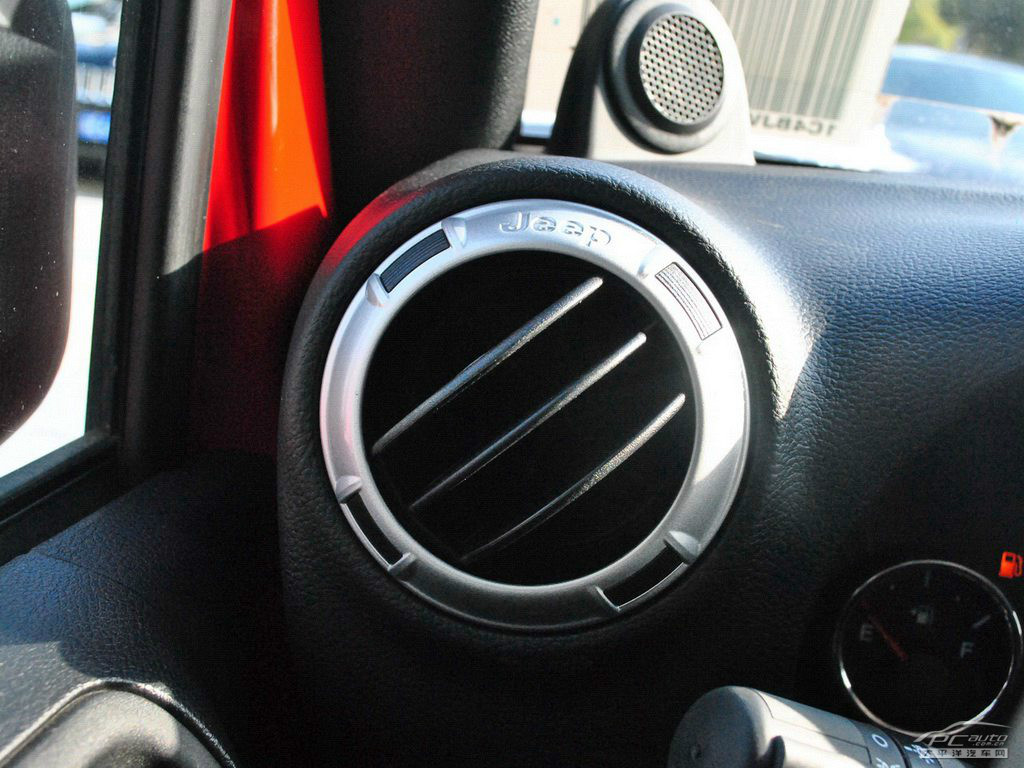 牧馬人內(nèi)飾高清大圖