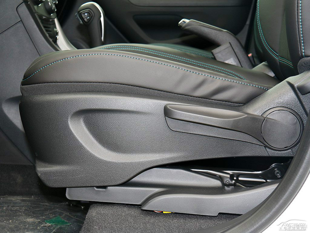 珍珠白創(chuàng)酷座椅內(nèi)飾圖片