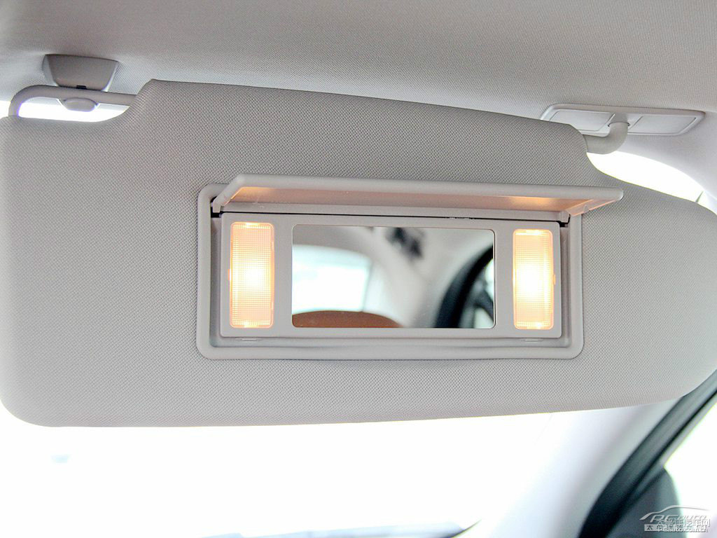弗拉明戈紅沃爾沃S60車廂內(nèi)飾圖片