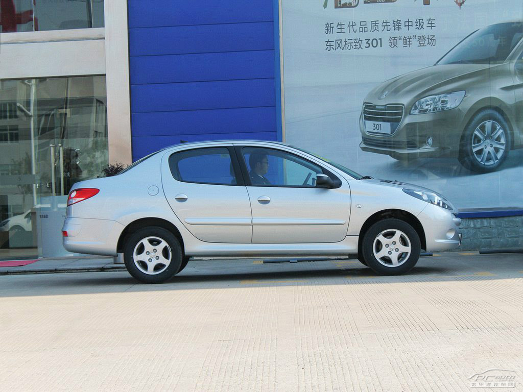 標(biāo)致207外觀高清大圖