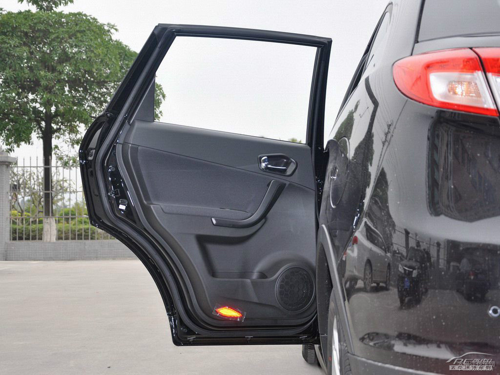 雅典黑傳祺GS5車廂內(nèi)飾圖片