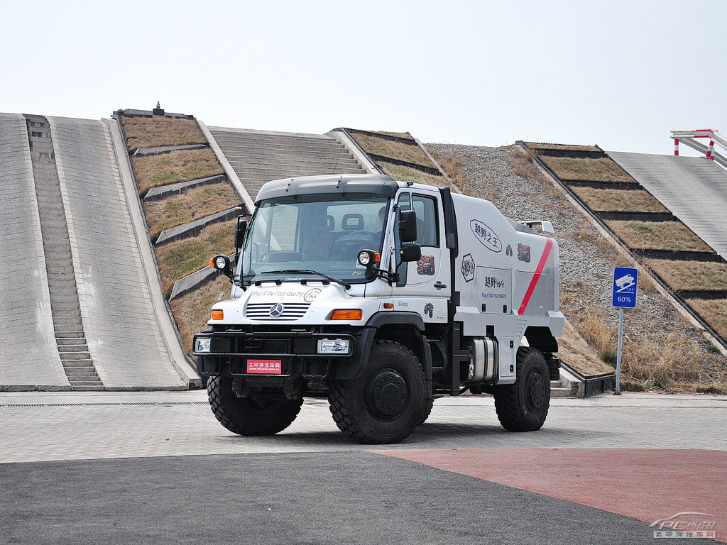 乌尼莫克u400 2012款 基本型