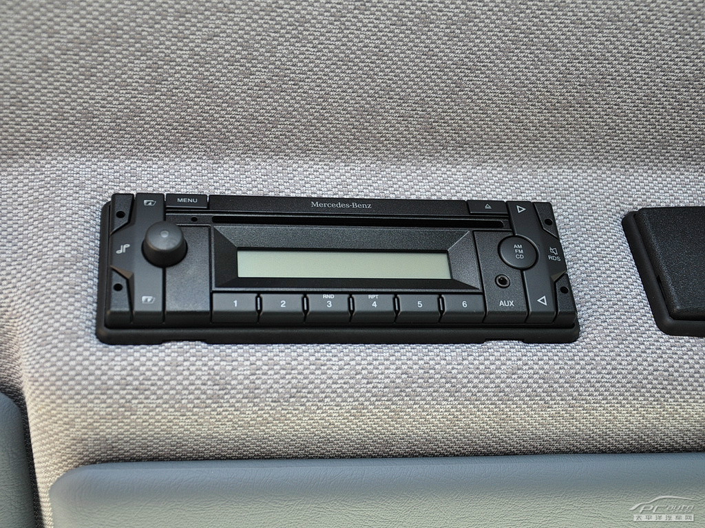 烏尼莫克U400內(nèi)飾高清大圖