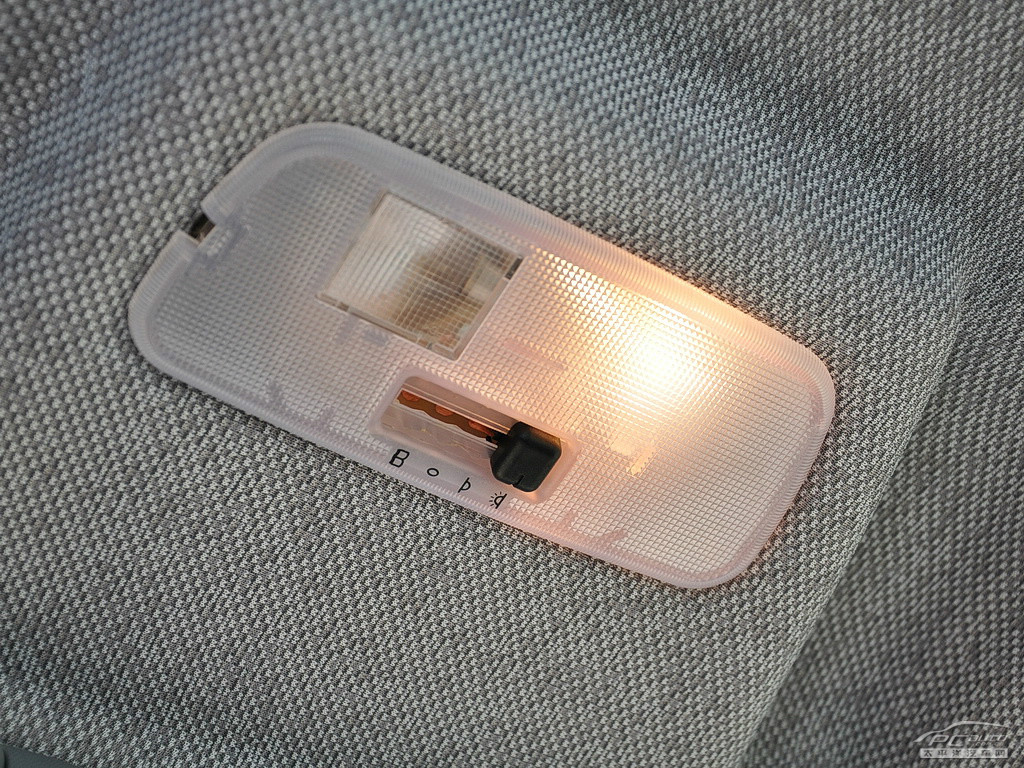 烏尼莫克U400內(nèi)飾高清大圖
