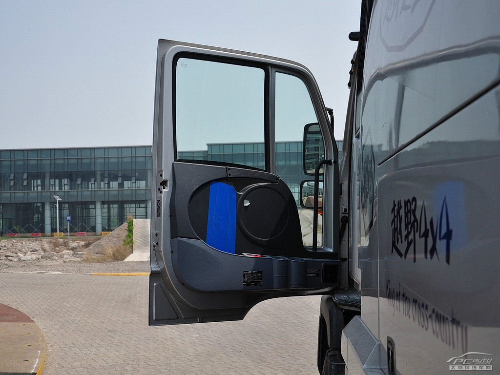 烏尼莫克U400內(nèi)飾高清大圖