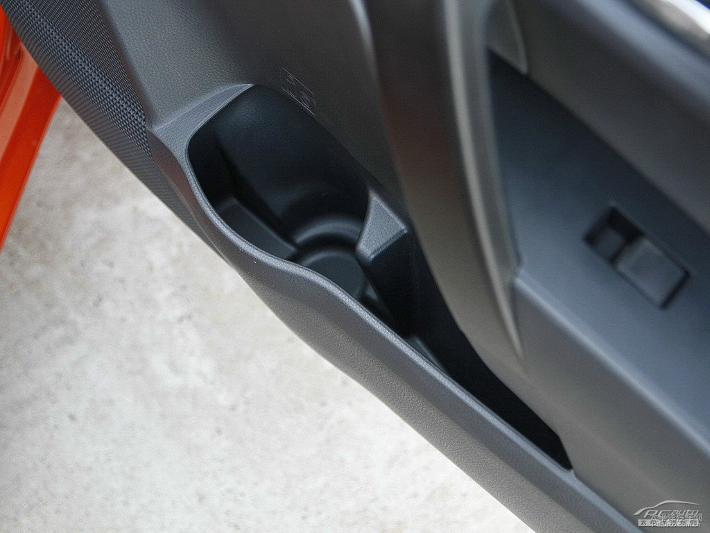 閃電橙雷凌車廂內(nèi)飾圖片