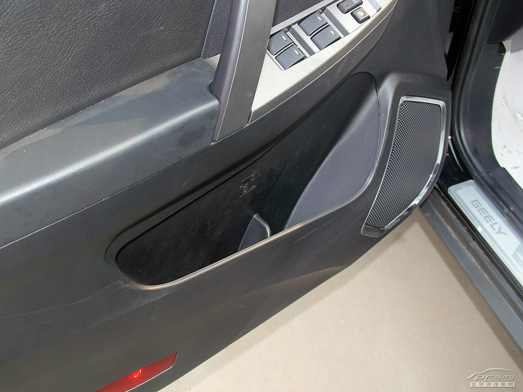 吉利GX7空間高清大圖