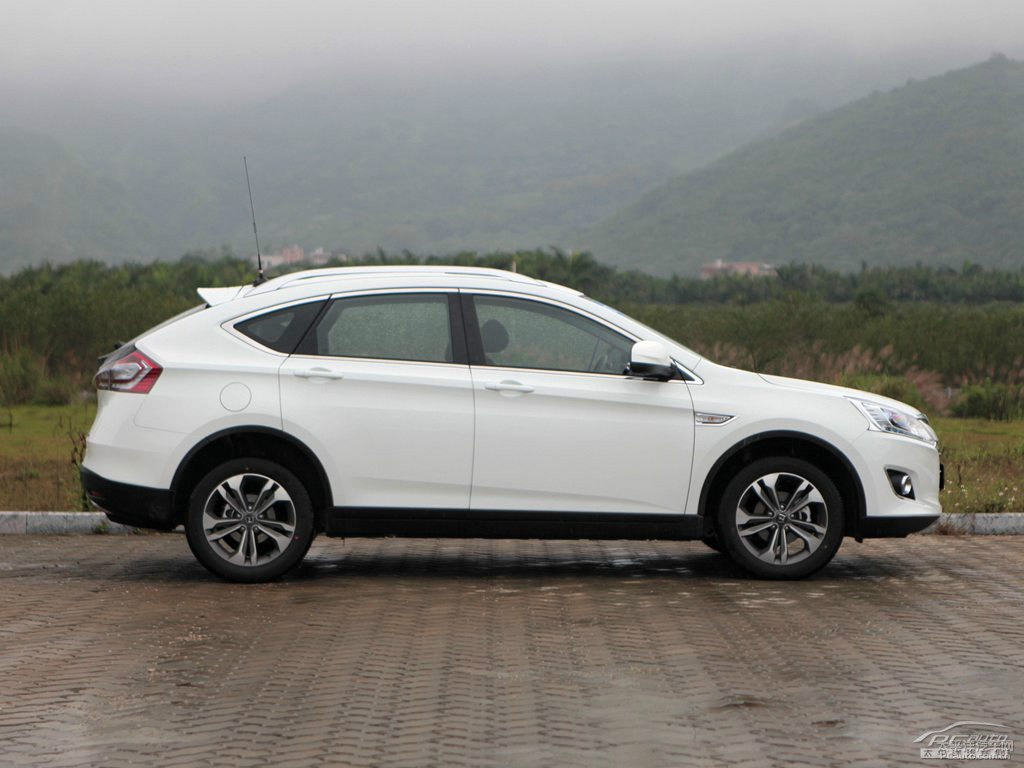 ɰ׼{ǽ݃(yu)6 SUV܇^^DƬ