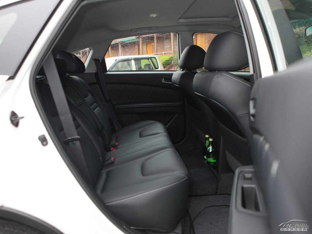 ɰ׼{ǽ݃(yu)6 SUV{˿ggDƬ