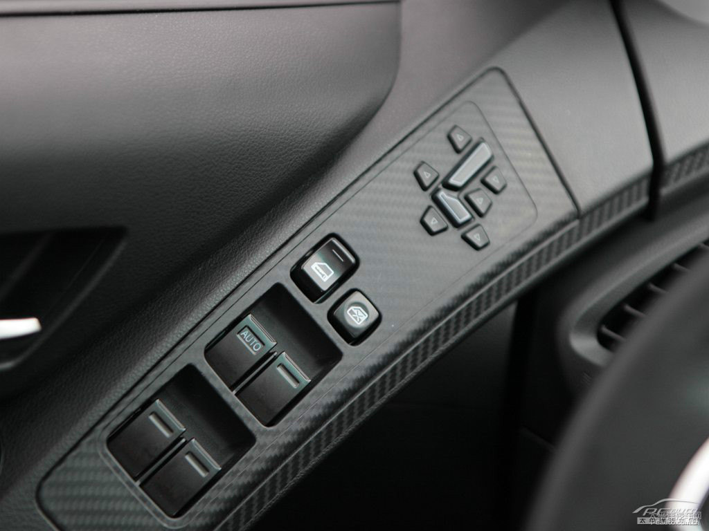 ɰ׼{ǽ݃(yu)6 SUV܇(ni)DƬ