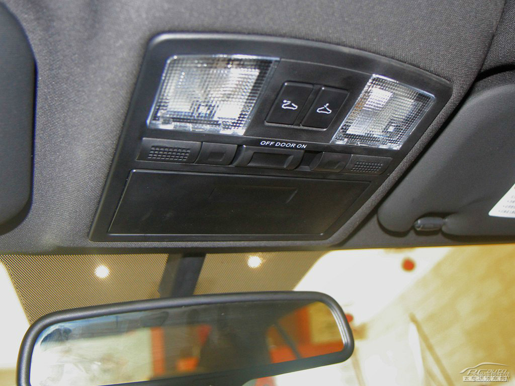 北極白奔騰B70車廂內(nèi)飾圖片