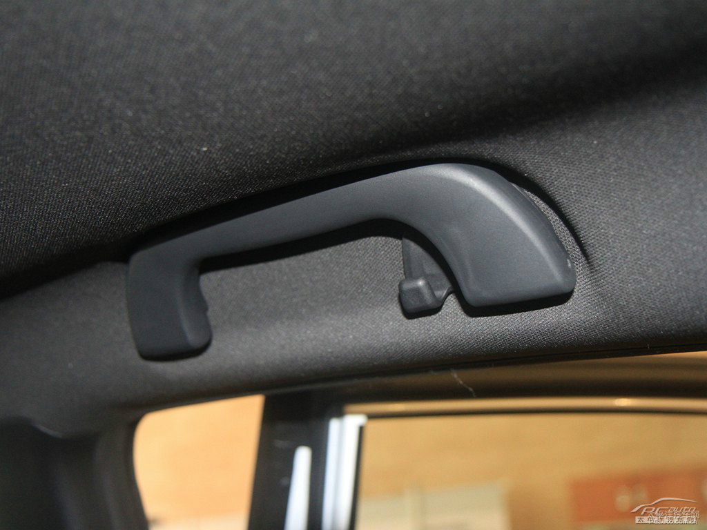 北極白奔騰B70車廂內(nèi)飾圖片
