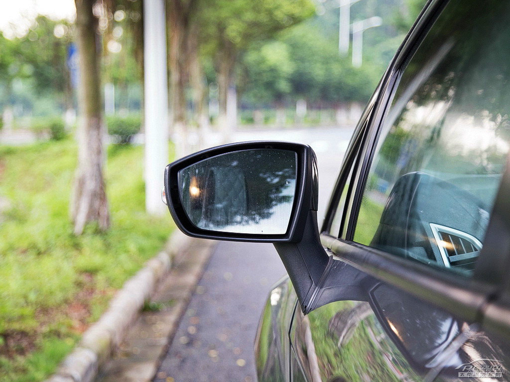 魅影灰翼搏車身外觀圖片