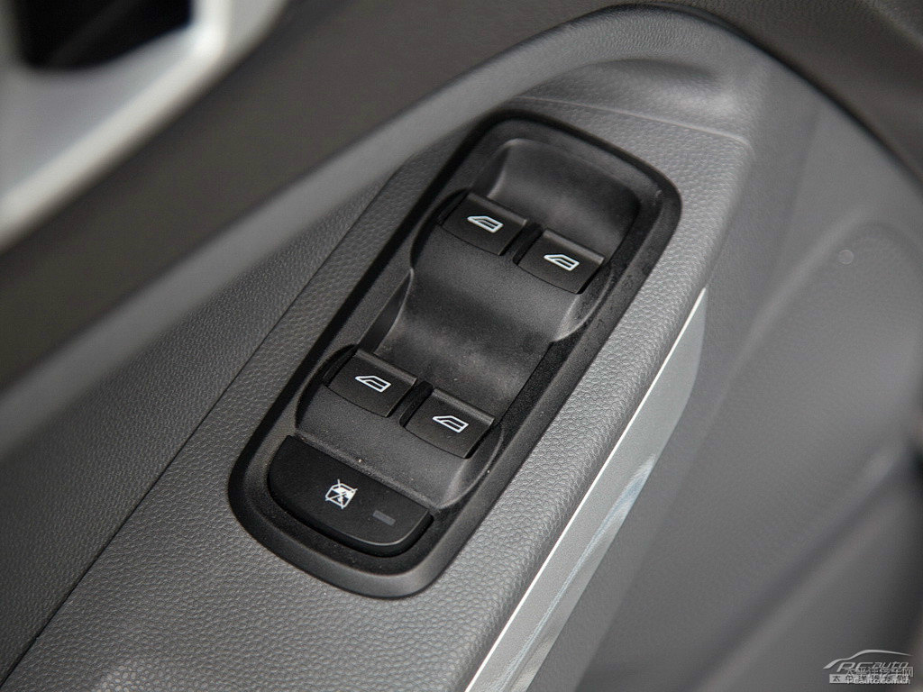 魅影灰翼搏車廂內(nèi)飾圖片