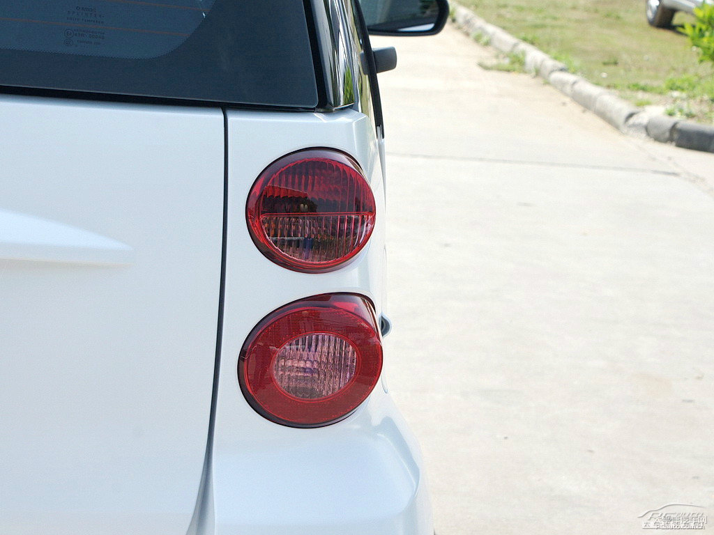 ɫsmart fortwo܇β^DƬ