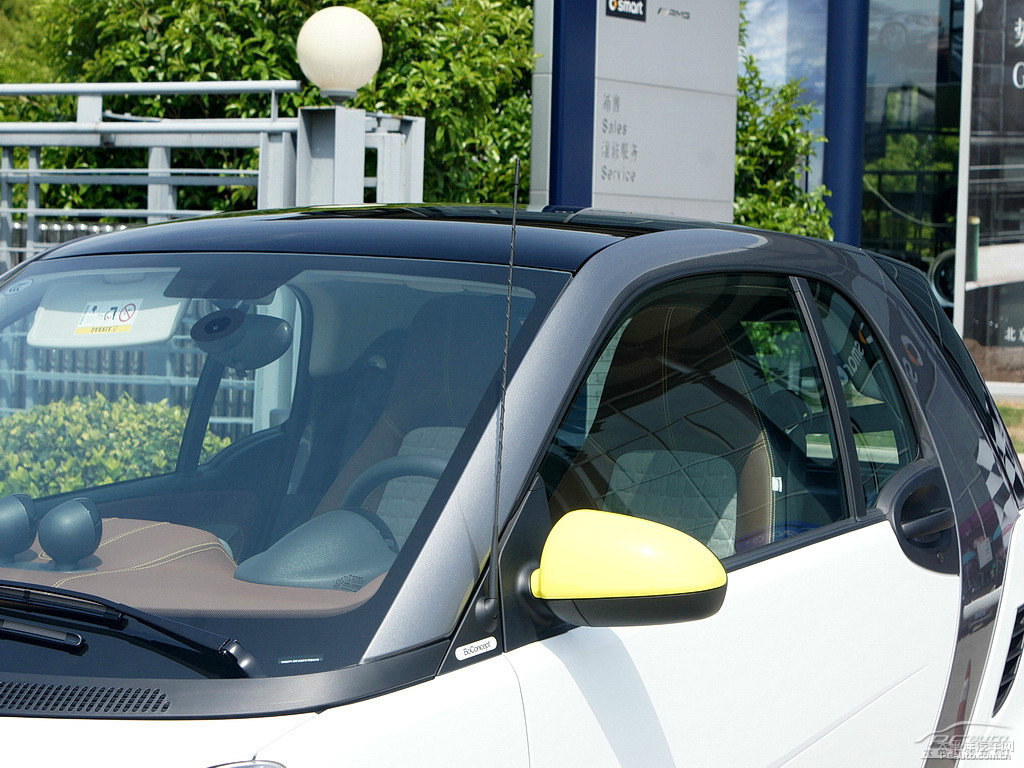 ɫsmart fortwo܇^DƬ