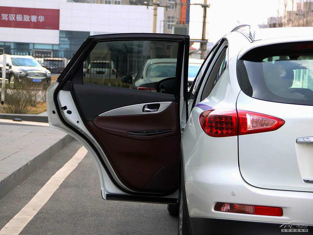 英菲尼迪QX50(進(jìn)口)內(nèi)飾高清大圖
