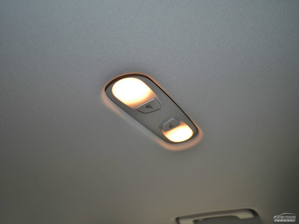 朱鷺白奧迪A6L車廂內(nèi)飾圖片