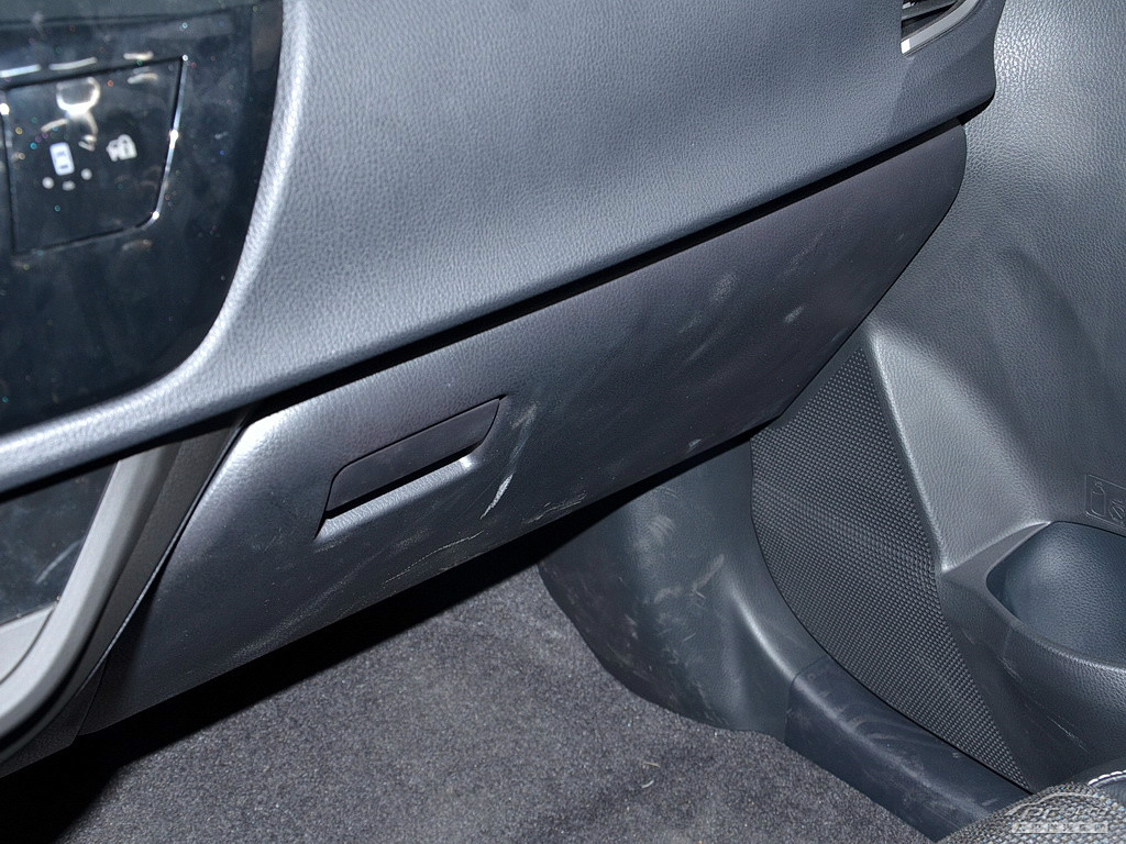 雷凌空間高清大圖