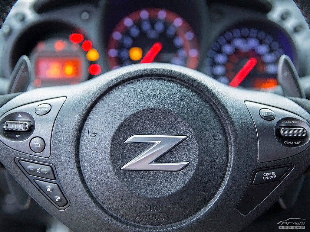 日產(chǎn)370Z內(nèi)飾高清大圖