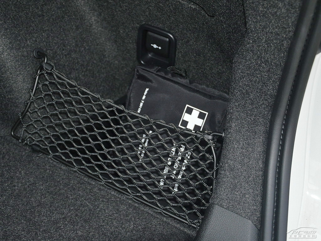 寶馬X1空間高清大圖