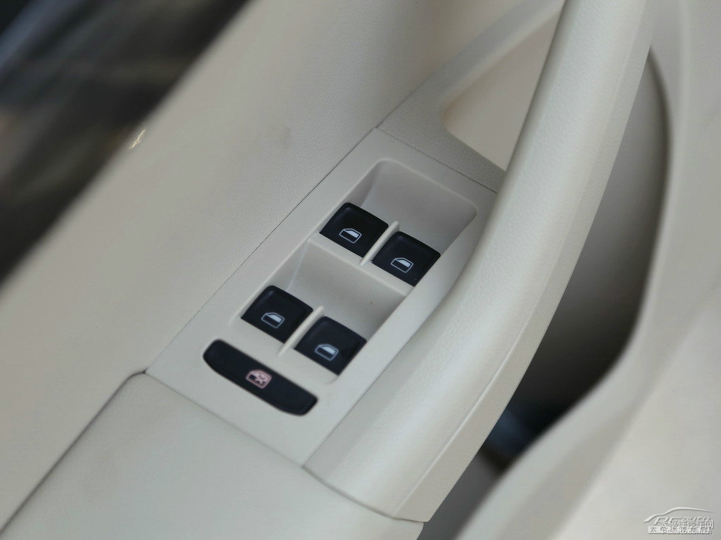 流光金明銳車廂內(nèi)飾圖片