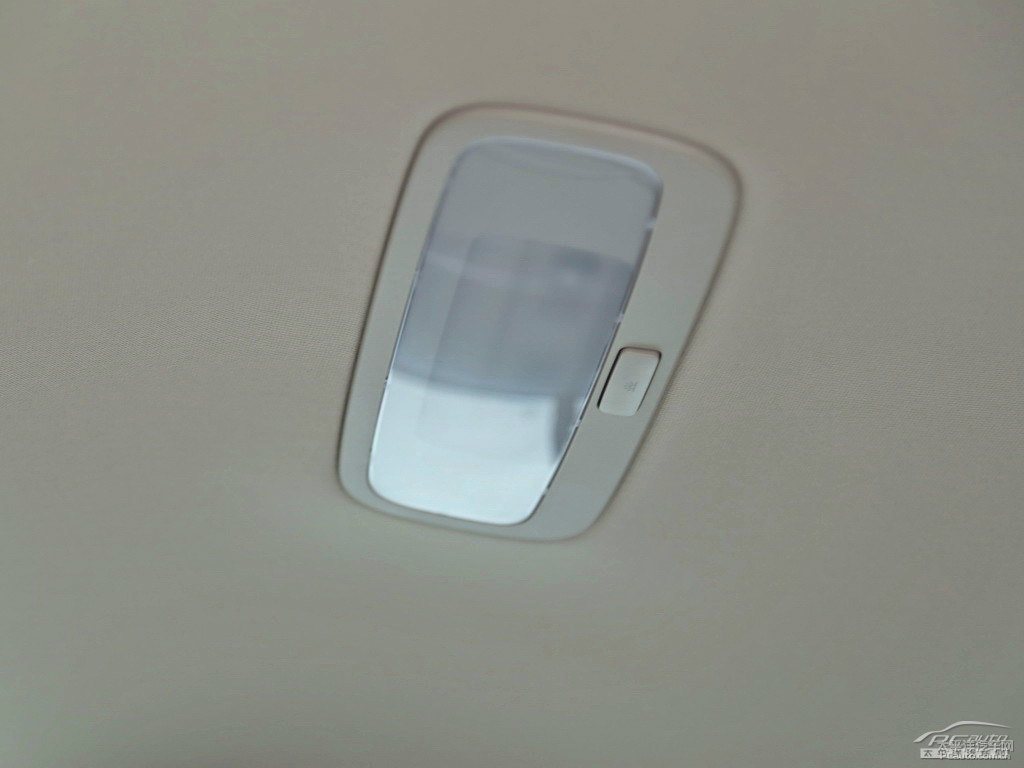 流光金明銳車廂內(nèi)飾圖片