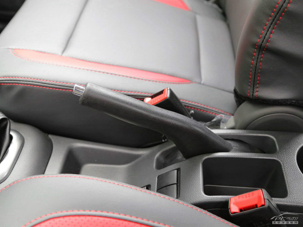 利亞納A6內(nèi)飾高清大圖