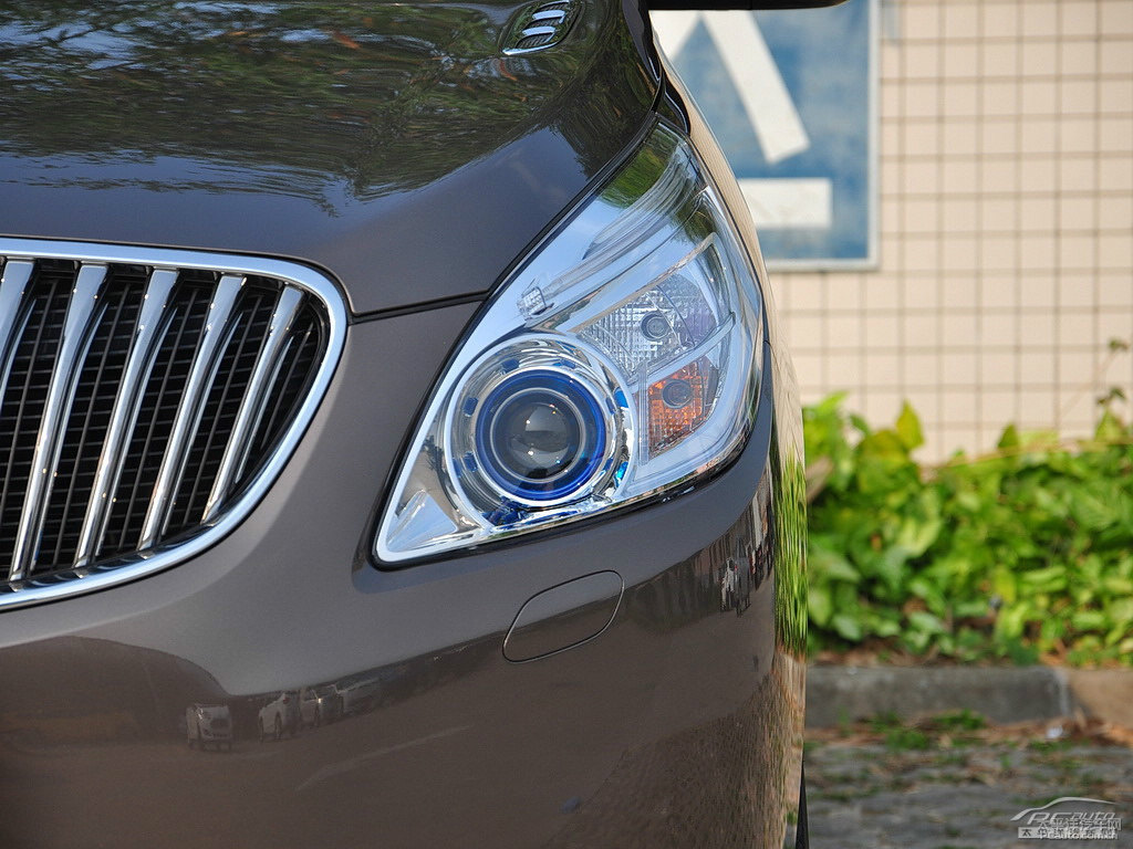 琥珀金別克GL8車頭外觀圖片