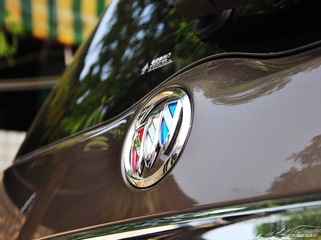 琥珀金別克GL8車尾外觀圖片